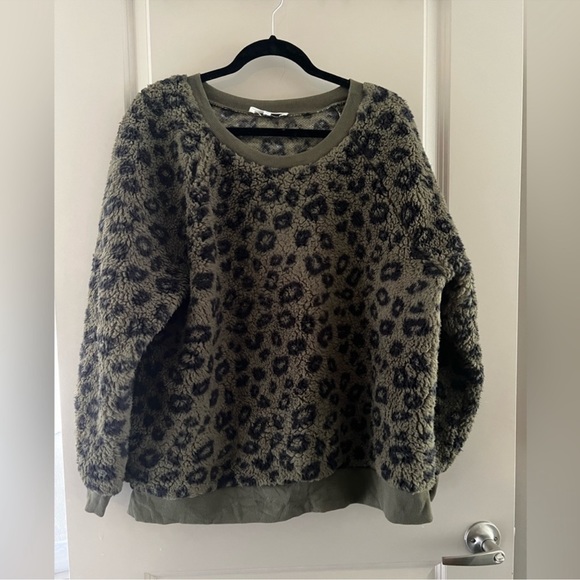 Workshop leopard print olive green plush pullover sweater in size 2X - Picture 5 of 14